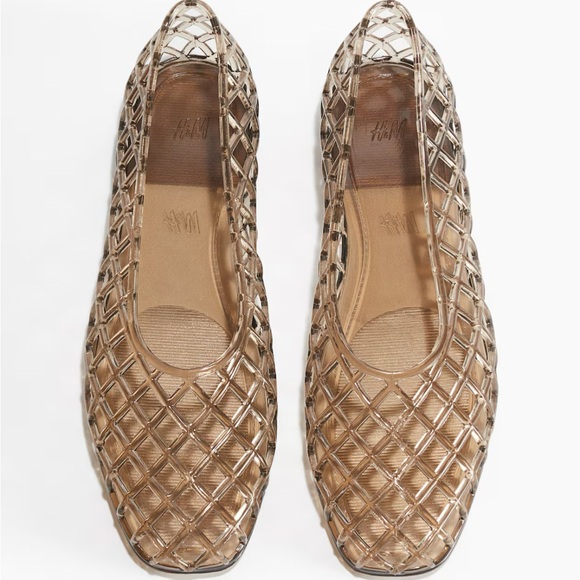 H&M Beige Plastic Mesh Jelly Flats size 8 rungs big - Picture 1 of 3